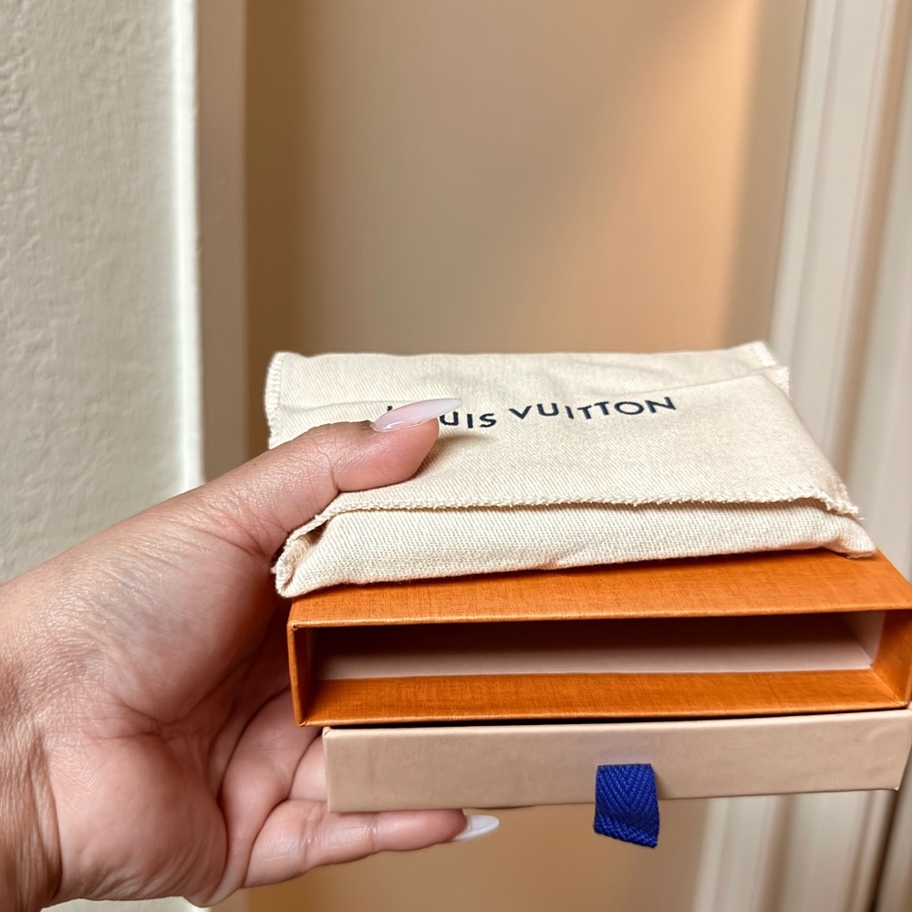 Louis Vuitton Rosalie Coin Purse - Picture 8 of 9